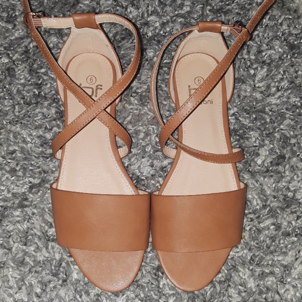 Open toed light brown flats
